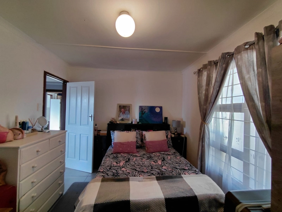 5 Bedroom Property for Sale in C Place Eastern Cape